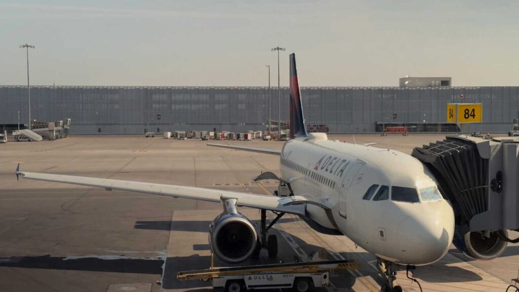 How to Book Cheap Flights: A Smart Traveler’s Guide to Saving Big